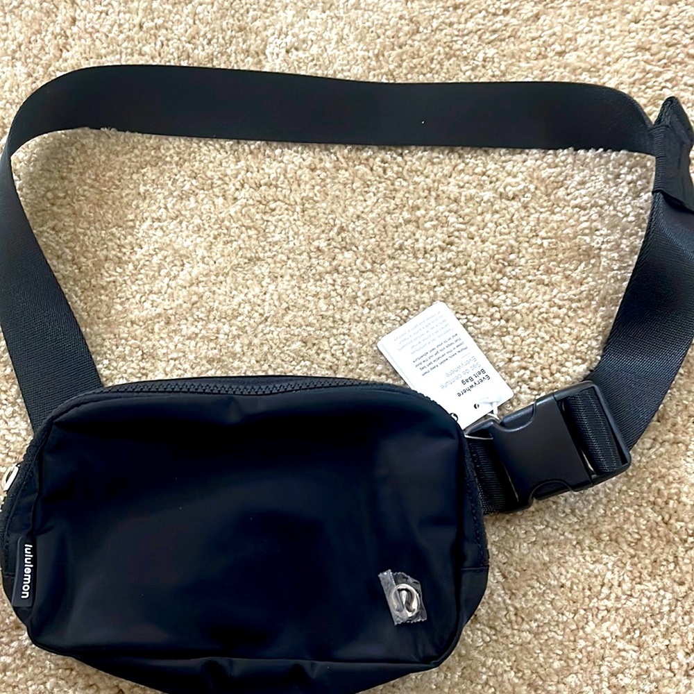 Women’s everywhere belt bag by Lululemon.